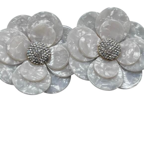 Lele Sadoughi Zinnia White Iridescent Mother of Pearl Large Petal Floral Earring - Picture 1 of 9